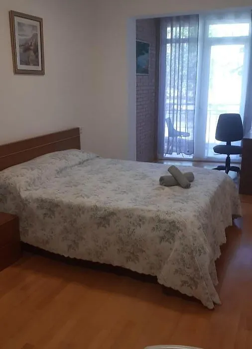 Roni Rooms-1